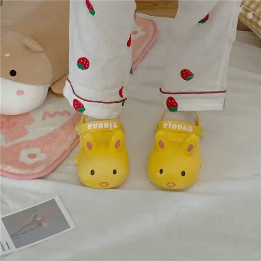 Atmungsaktive, dicksohlige Badesandalen