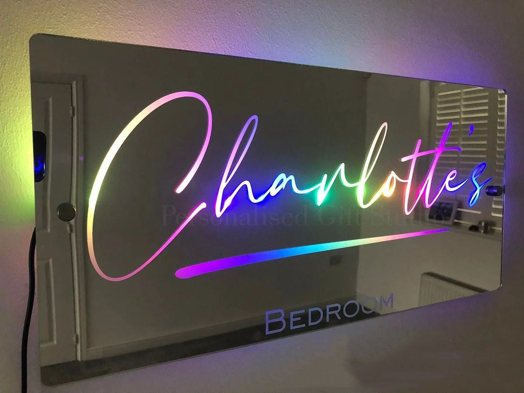 Personalisierter LED-Spiegel mit Namen – Acryl Wandspiegel mit Beleuchtung, 40×20 cm oder 50×25 cm