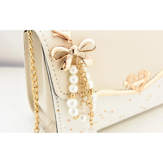 Shoulder bag with pearl pendant