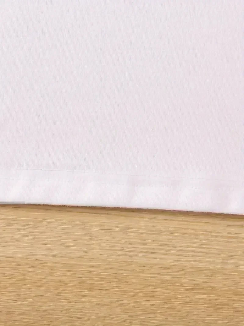 Camiseta de mujer con estampado de plumas, estrellas y lunas – Boho Chic