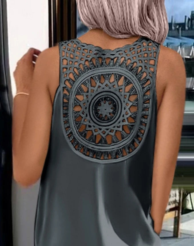 Vestido de verano 2025 – Vestido midi sin mangas con aberturas y detalles recortados, cuello redondo, informal.