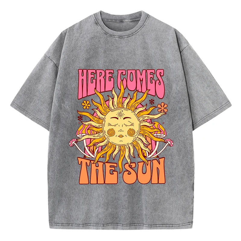 Camiseta oversize de mujer «Here Comes The Sun»