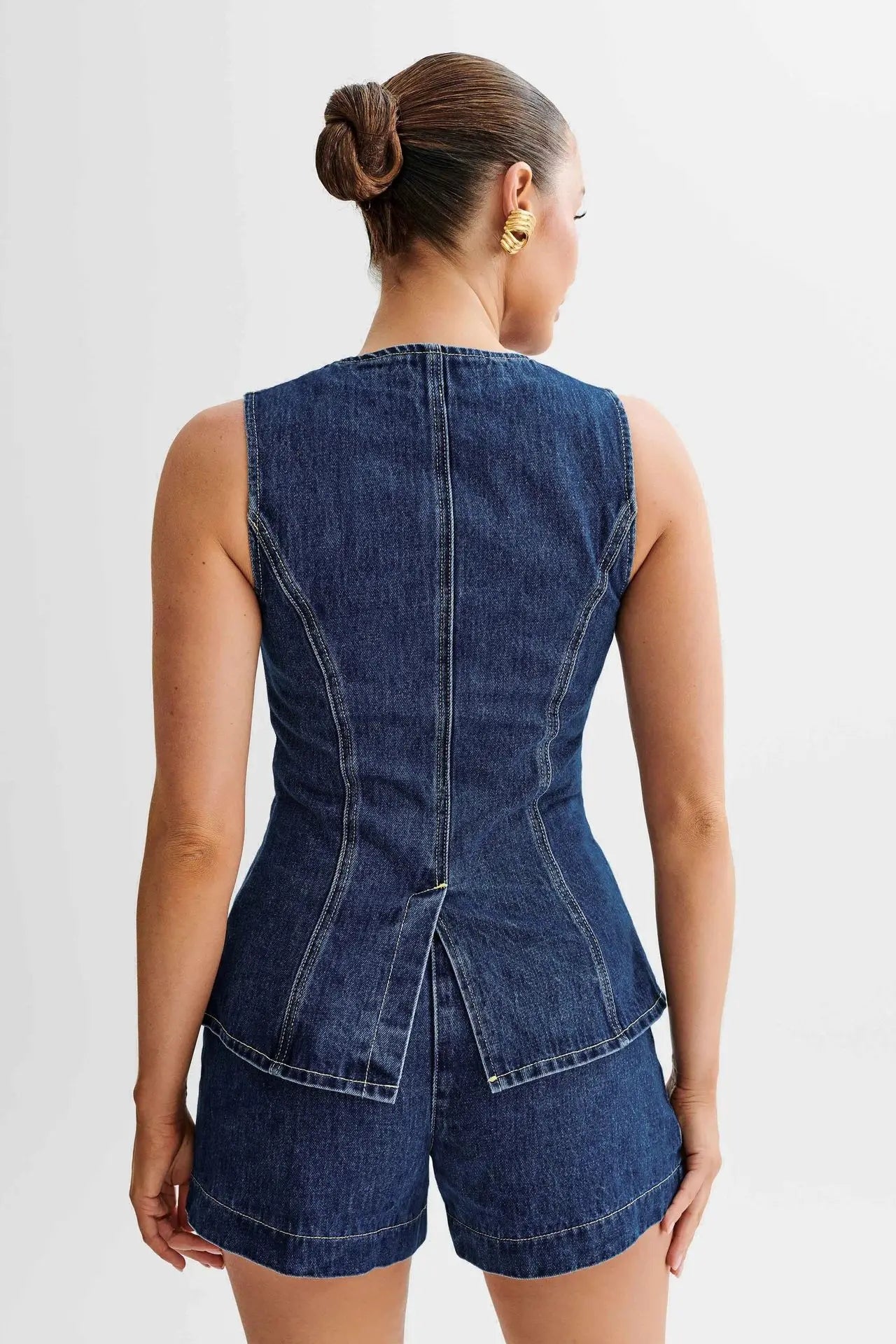 Conjunto de mujer: elegante conjunto corto sin mangas en look vaquero