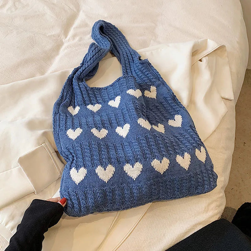 Bolso de punto hecho a mano con forma de corazón para mujer: bolso de hombro de verano, bolso tote de lana y poliéster.