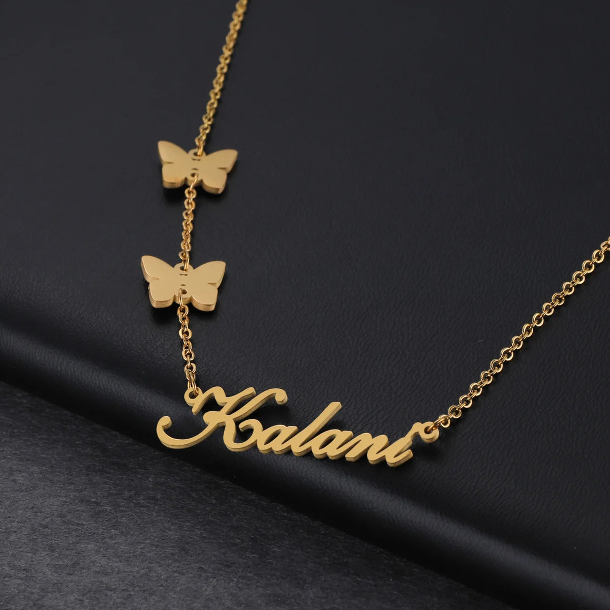 Collar personalizado con nombre y mariposa de Acheerup: acero inoxidable, grabado individualmente