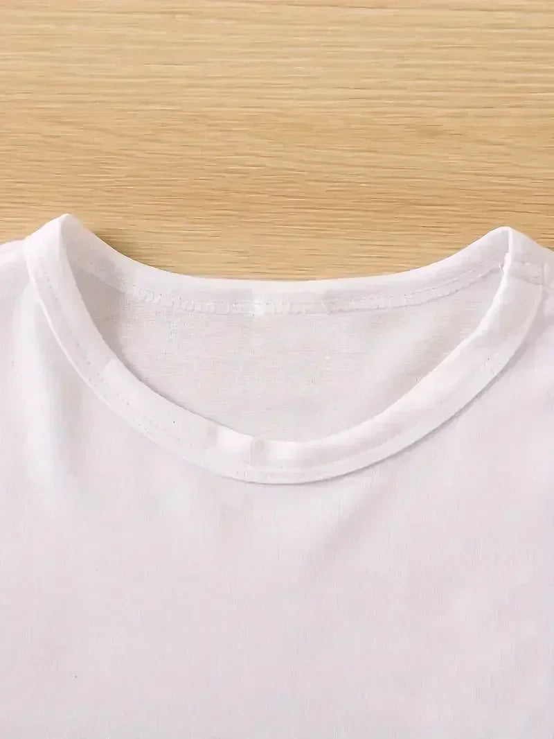 Camiseta de mujer con estampado de plumas, estrellas y lunas – Boho Chic