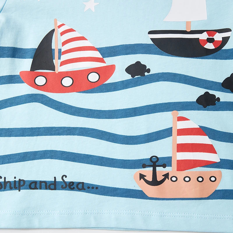¡Alerta de barcos de Little Maven! – Camiseta de verano para pequeños aventureros