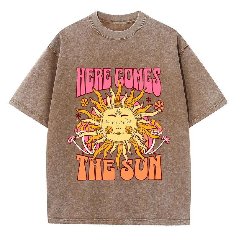 Camiseta oversize de mujer «Here Comes The Sun»