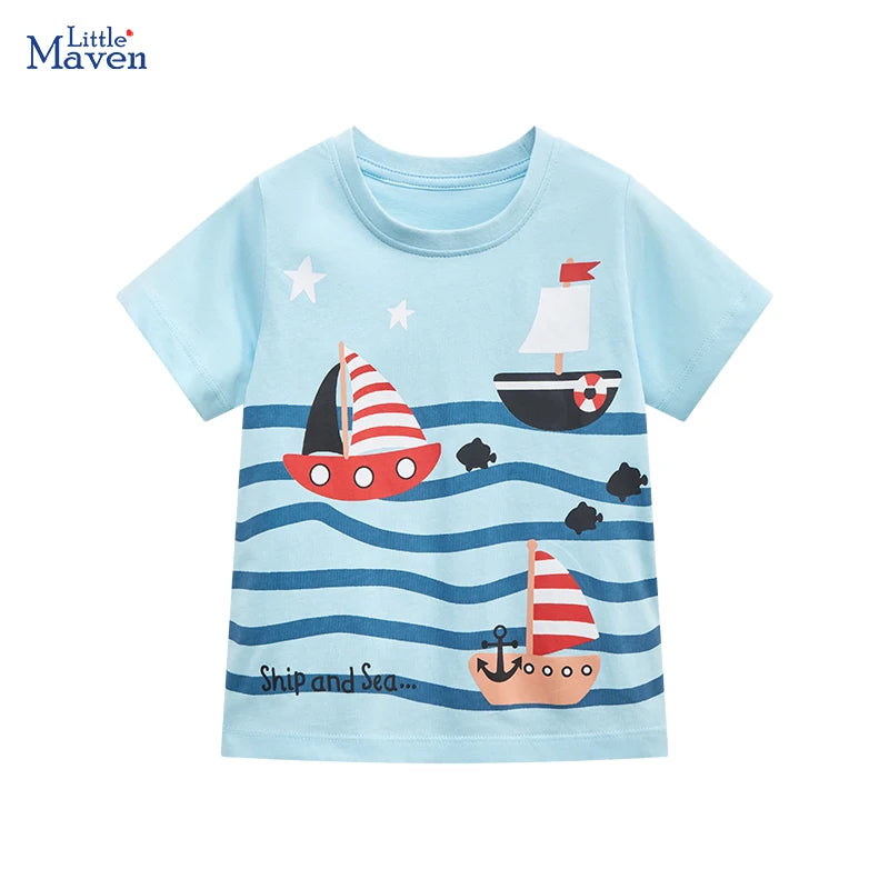 ¡Alerta de barcos de Little Maven! – Camiseta de verano para pequeños aventureros