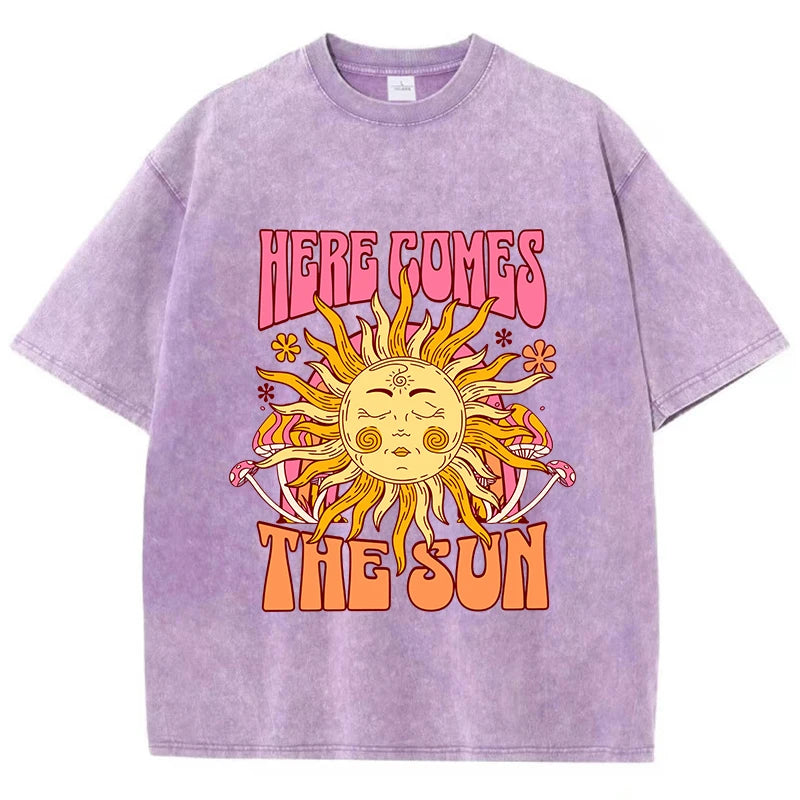 Camiseta oversize de mujer «Here Comes The Sun»