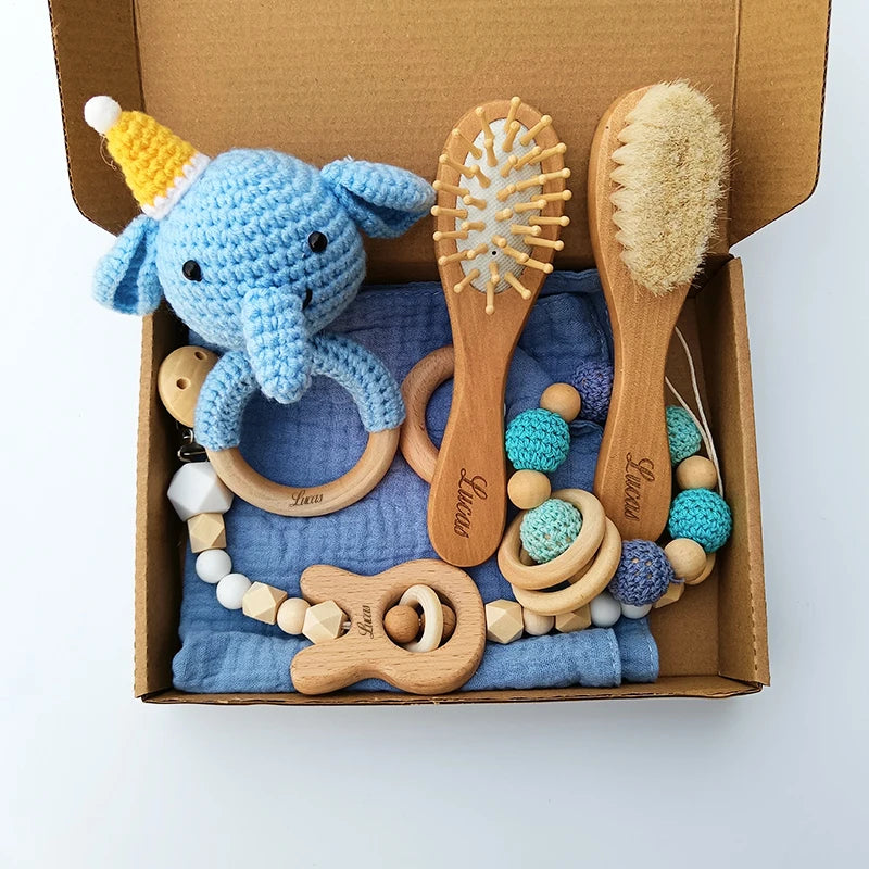 Baby Pflegeset aus Holz mit Namensgravur – Haarbürste aus Naturwolle, Rassel & Beißring – Geschenk zur Geburt und Taufe
