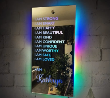 Personalisierter LED-Spiegel mit Namen – Acryl Wandspiegel mit Beleuchtung, 40×20 cm oder 50×25 cm