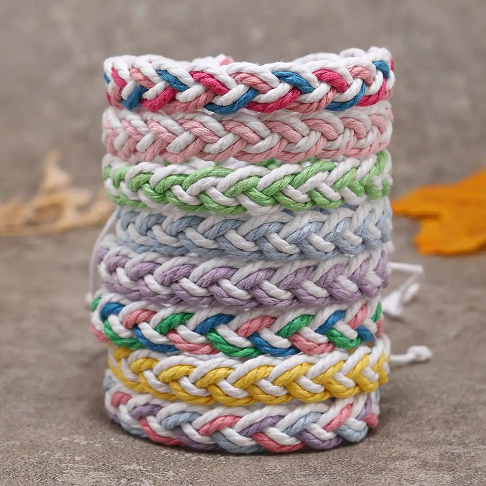 Handgewebtes Baumwollschnur-Armband im Künstlerischen Stil
