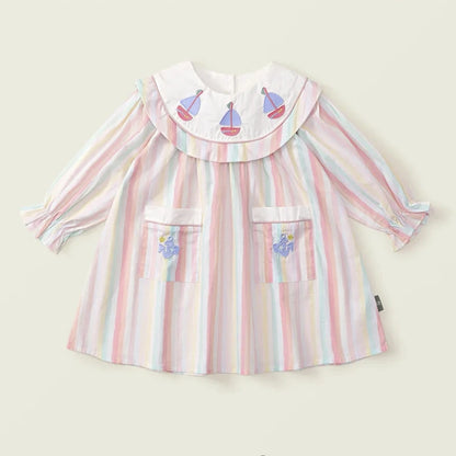 Vestido de niña de rayas coloridas "Sailing Magic" con detalles divertidos.
