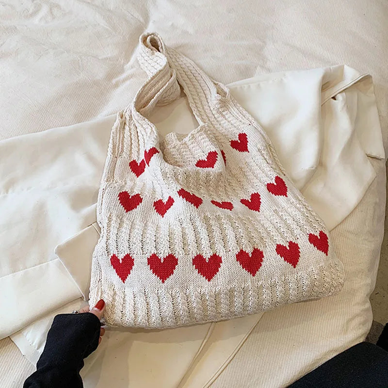 Bolso de punto hecho a mano con forma de corazón para mujer: bolso de hombro de verano, bolso tote de lana y poliéster.