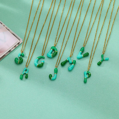 Personalisierte Buchstaben Kette im farbenfrohen Emaille Design