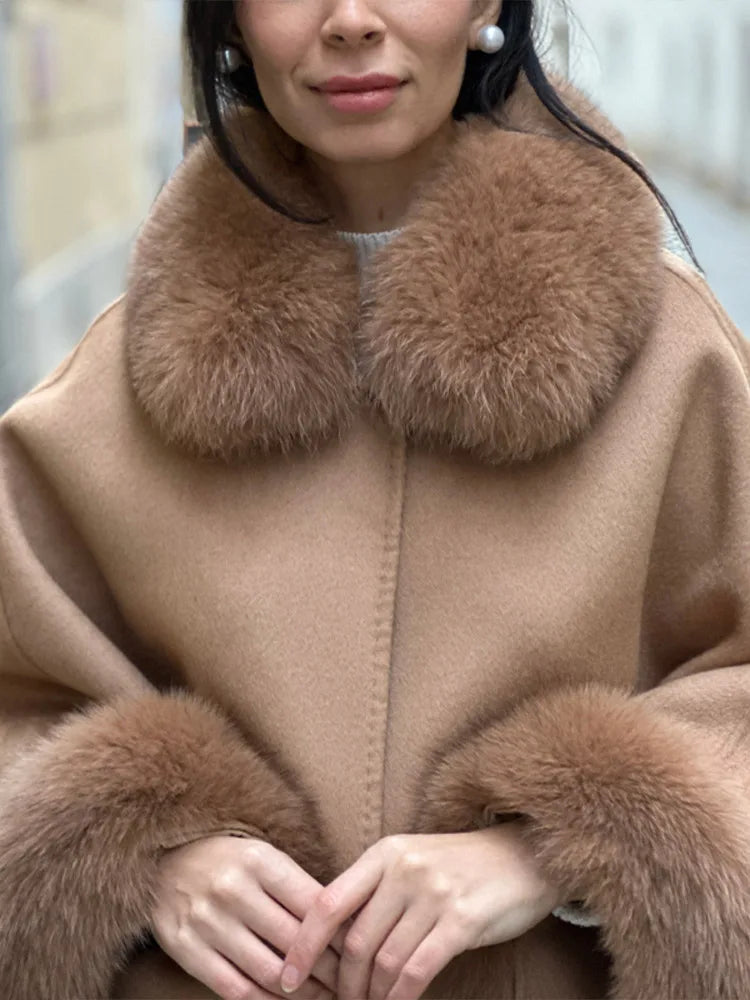 Elegante Wollcape-Jacke mit edlem Kunstfellkragen