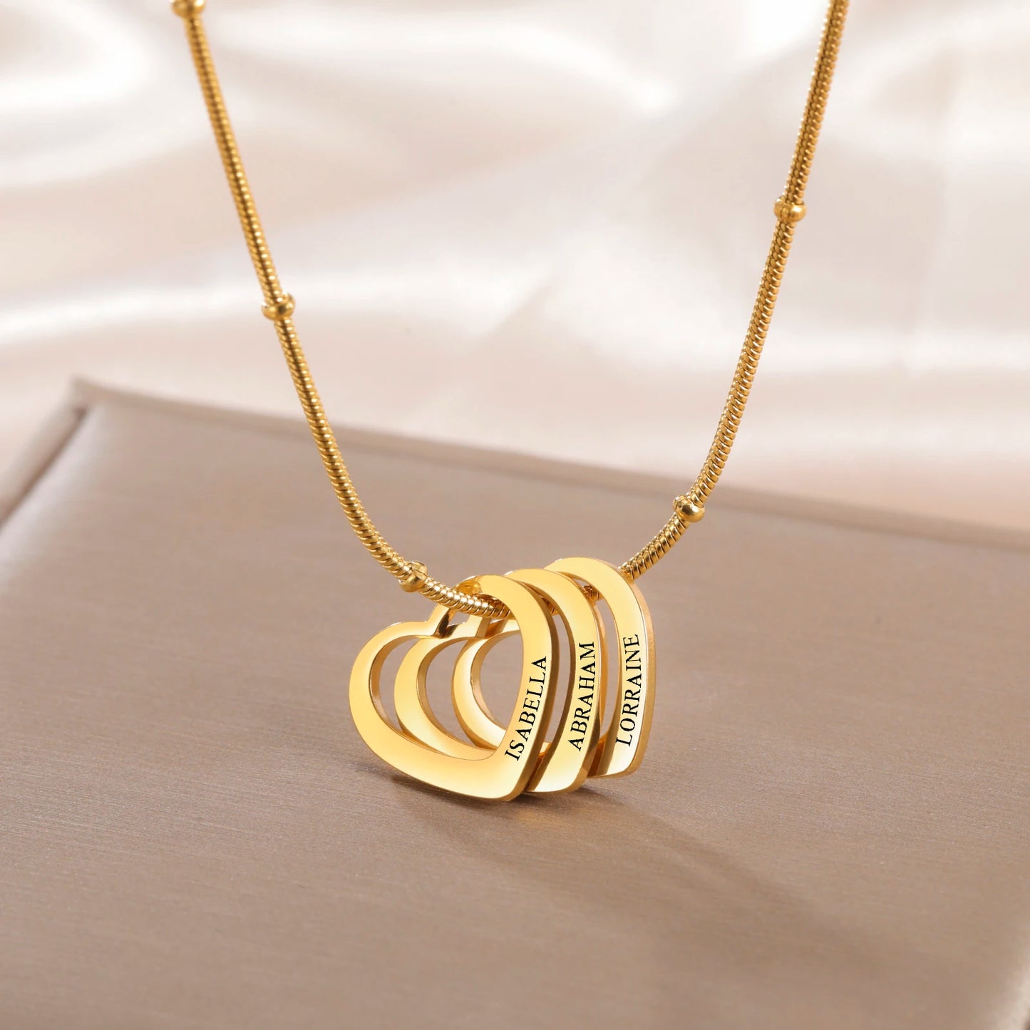 Herz an Herz – Gravurkette mit bis zu 4 Namen