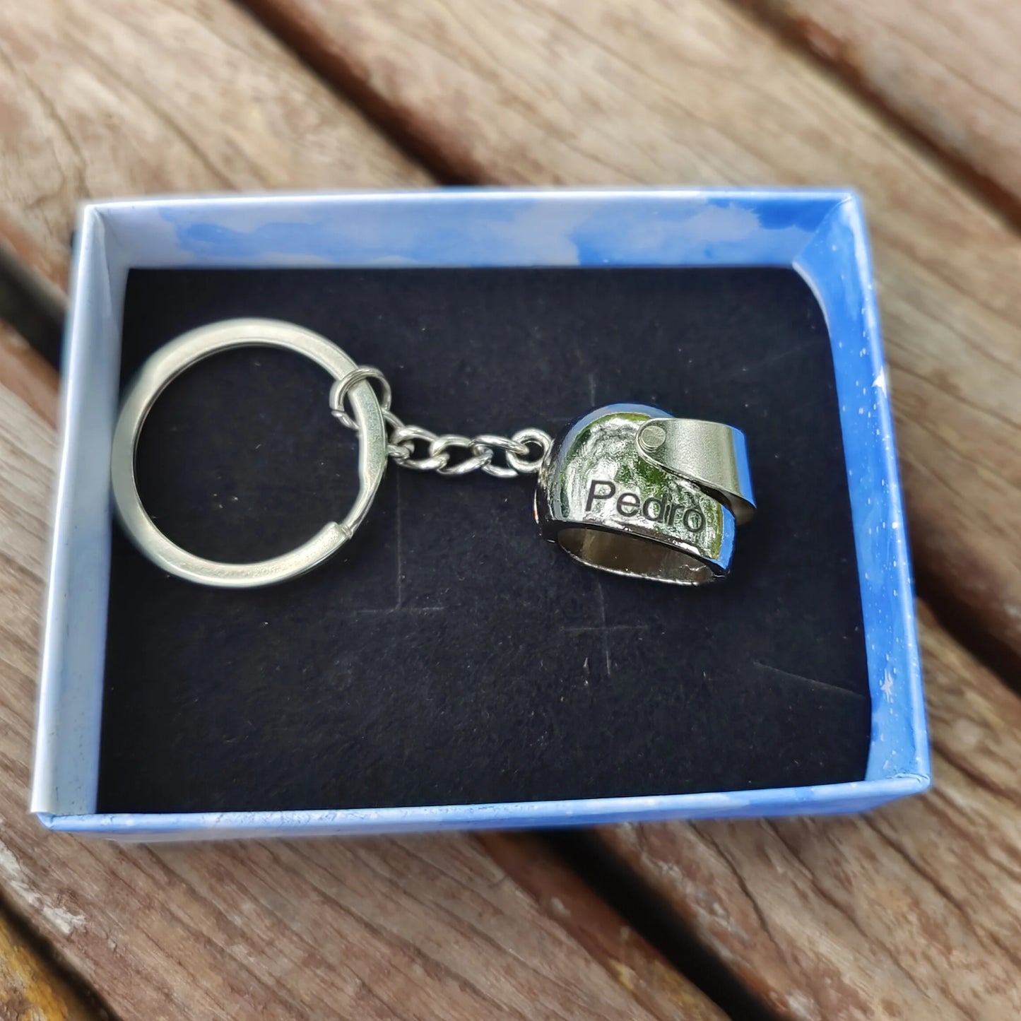 Llavero de casco de moto personalizado con nombre grabado, minicasco de metal moderno con caja de regalo 