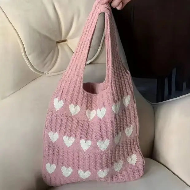 Bolso de punto hecho a mano con forma de corazón para mujer: bolso de hombro de verano, bolso tote de lana y poliéster.