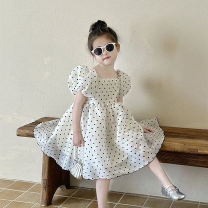 Elegante vestido de lunares con mangas abullonadas para niñas