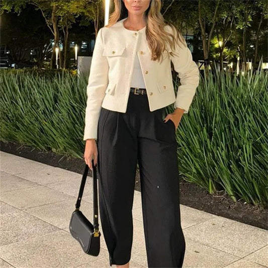 Chaqueta corta de tweed: clásica y elegante