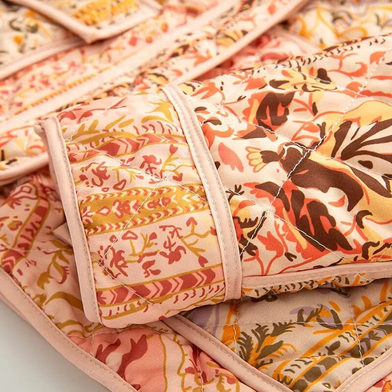 Chaqueta acolchada con estampado oriental