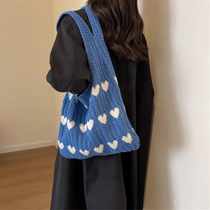 Bolso de punto hecho a mano con forma de corazón para mujer: bolso de hombro de verano, bolso tote de lana y poliéster.