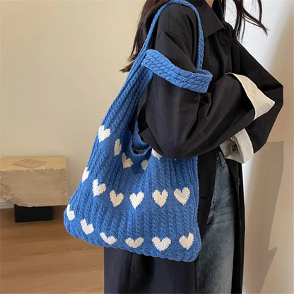 Bolso de punto hecho a mano con forma de corazón para mujer: bolso de hombro de verano, bolso tote de lana y poliéster.