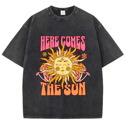 Camiseta oversize de mujer «Here Comes The Sun»