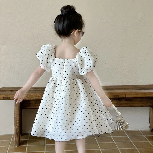 Elegante vestido de lunares con mangas abullonadas para niñas