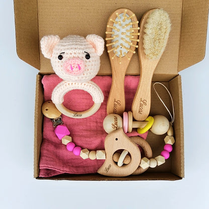 Baby Pflegeset aus Holz mit Namensgravur – Haarbürste aus Naturwolle, Rassel & Beißring – Geschenk zur Geburt und Taufe