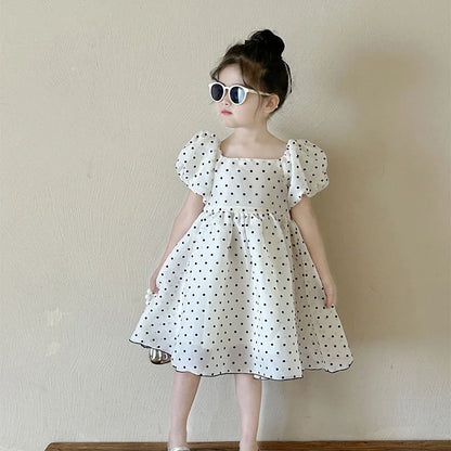 Elegante vestido de lunares con mangas abullonadas para niñas