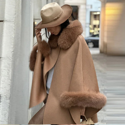 Elegante Wollcape-Jacke mit edlem Kunstfellkragen