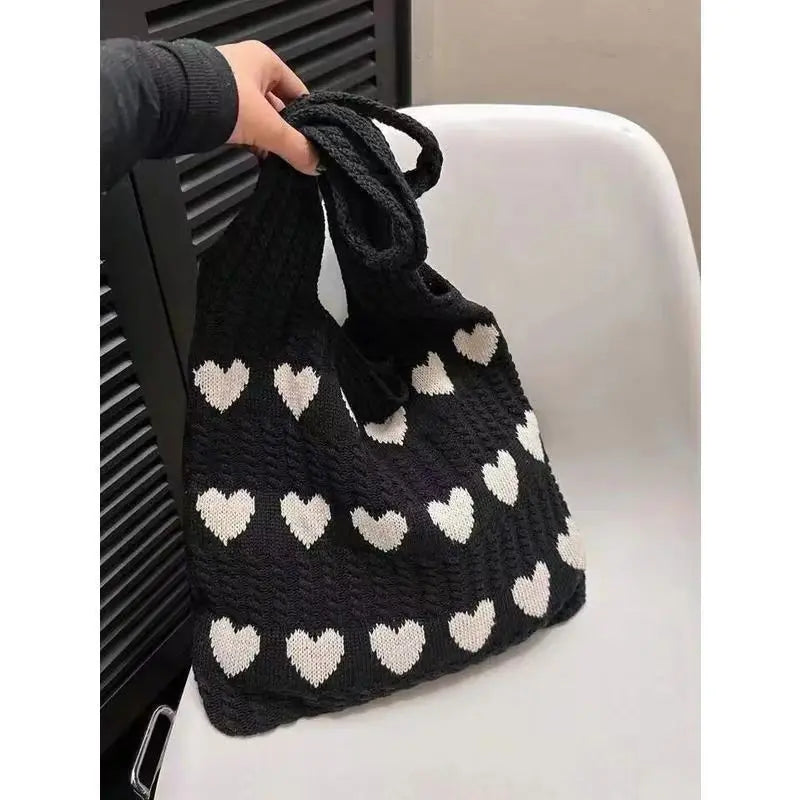 Bolso de punto hecho a mano con forma de corazón para mujer: bolso de hombro de verano, bolso tote de lana y poliéster.