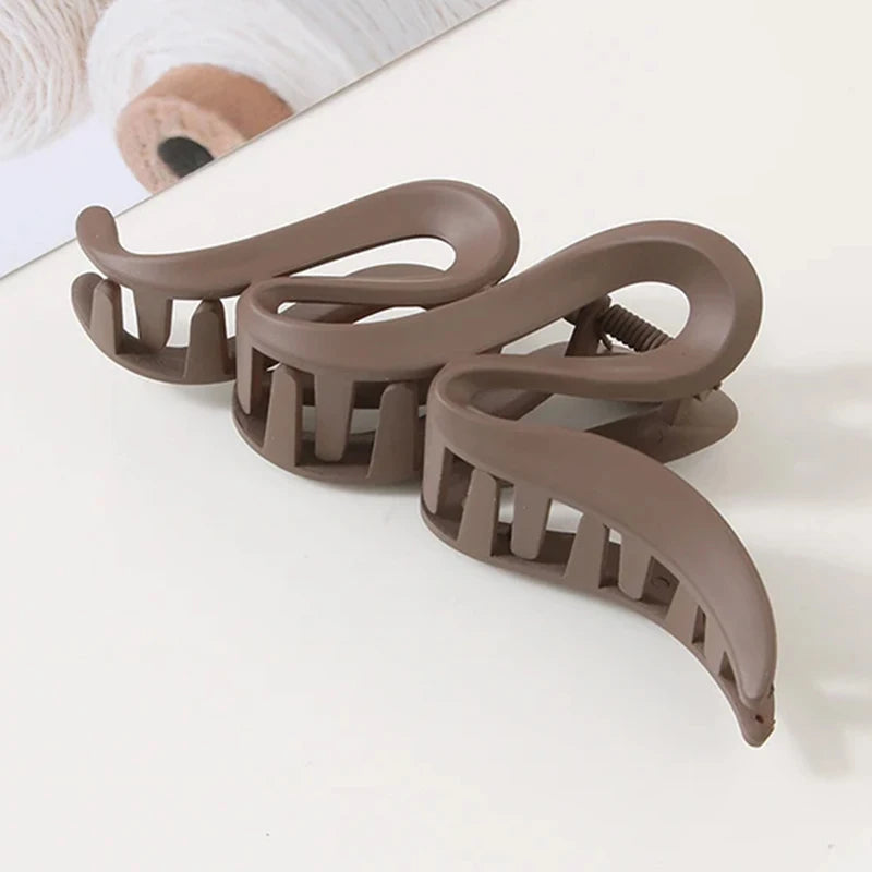 Übergroße Haarklammer 13 cm – Wellenförmiger Shark Clip in Matt & Transparent für Frauen & Mädchen