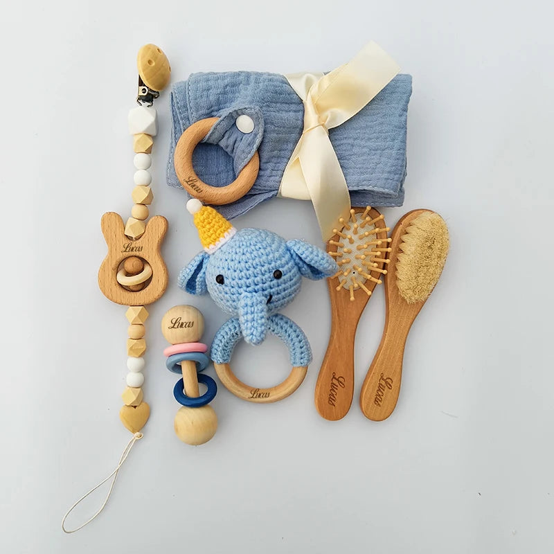 Baby Pflegeset aus Holz mit Namensgravur – Haarbürste aus Naturwolle, Rassel & Beißring – Geschenk zur Geburt und Taufe