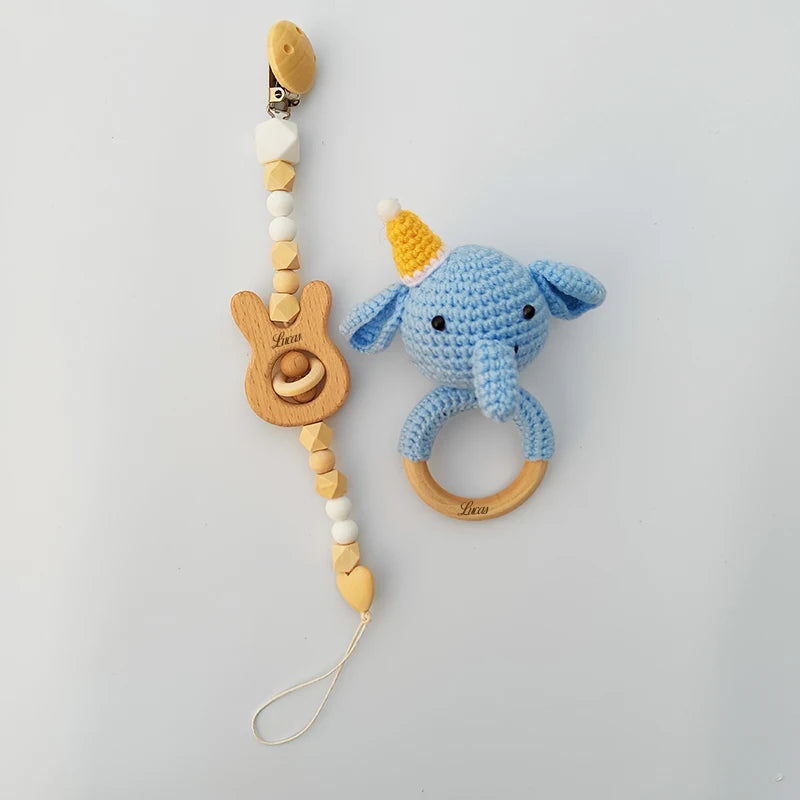 Baby Pflegeset aus Holz mit Namensgravur – Haarbürste aus Naturwolle, Rassel & Beißring – Geschenk zur Geburt und Taufe