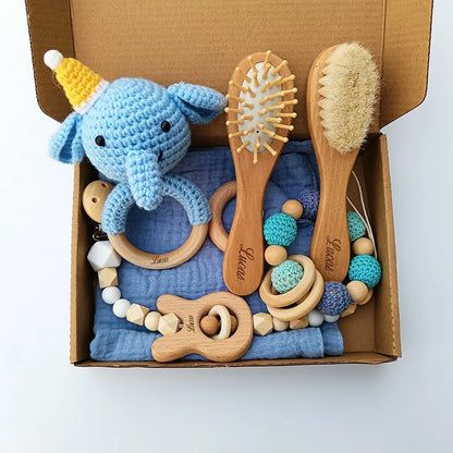 Baby Pflegeset aus Holz mit Namensgravur – Haarbürste aus Naturwolle, Rassel & Beißring – Geschenk zur Geburt und Taufe