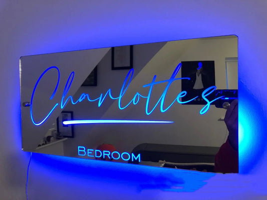 Personalisierter LED-Spiegel mit Namen – Acryl Wandspiegel mit Beleuchtung, 40×20 cm oder 50×25 cm